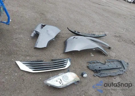 2014 Toyota Sienna Xle 7 Passenger z USA, uszkodzony, nr VIN 5TDDK3DC2ES083680